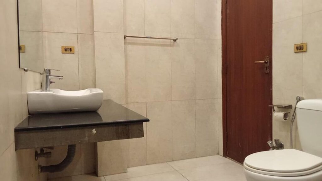 Expo Lodges Johar Town Lahore - Bathroom