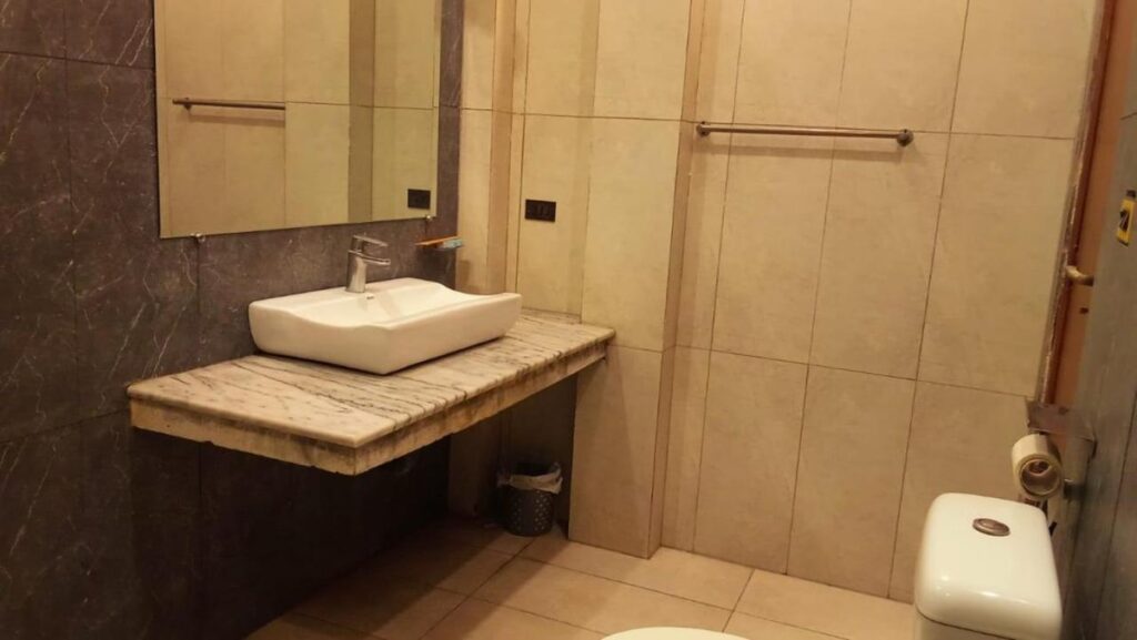 Expo Lodges Johar Town Lahore - Bathroom