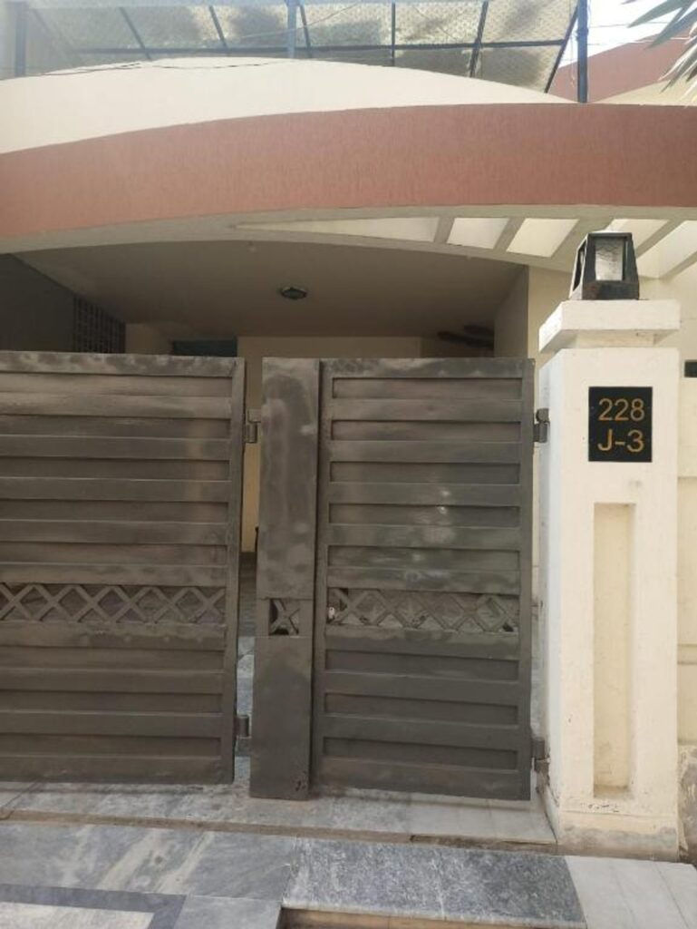 Expo Lodges Hotel Johar Town Lahore - Front Entrance