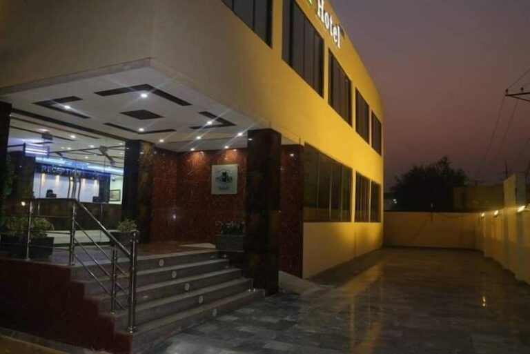 Pool and Park Hotel Johar Town Lahore